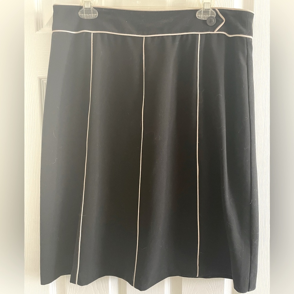 Black skirt with cream detail